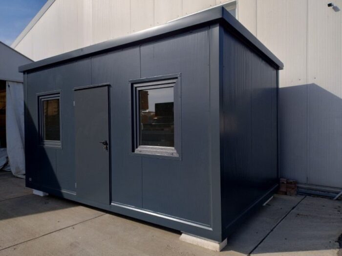 Container ufficio da 18 m² con servizi igienici: comfort e isolamento ...